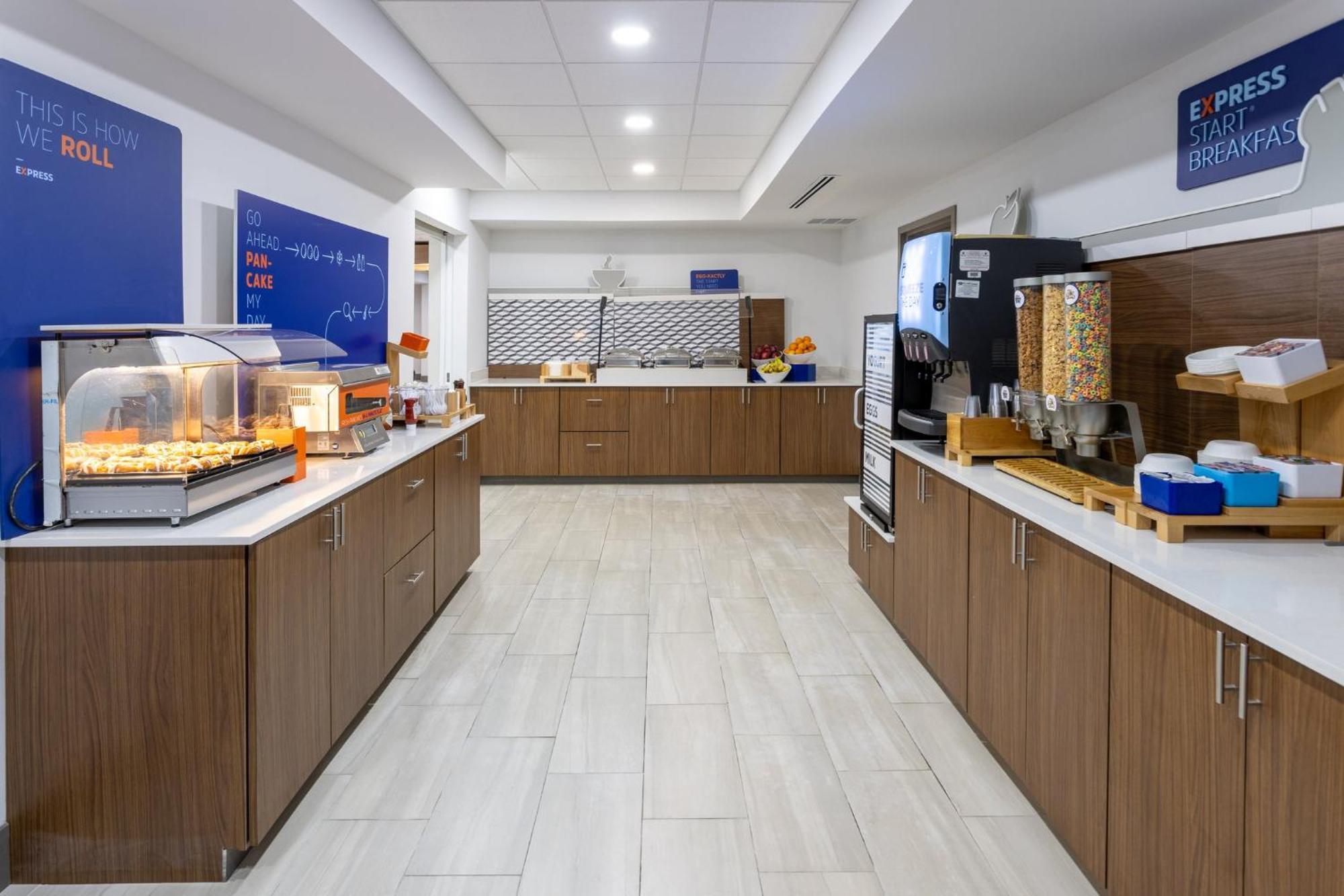 Holiday Inn Express Hotel & Suites Vineland Millville By Ihg Exterior photo